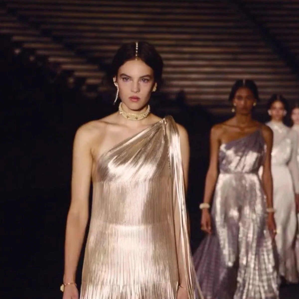 Le divinità contemporanee di Dior: la spettacolare sfilata Cruise 2022 ad Atene
