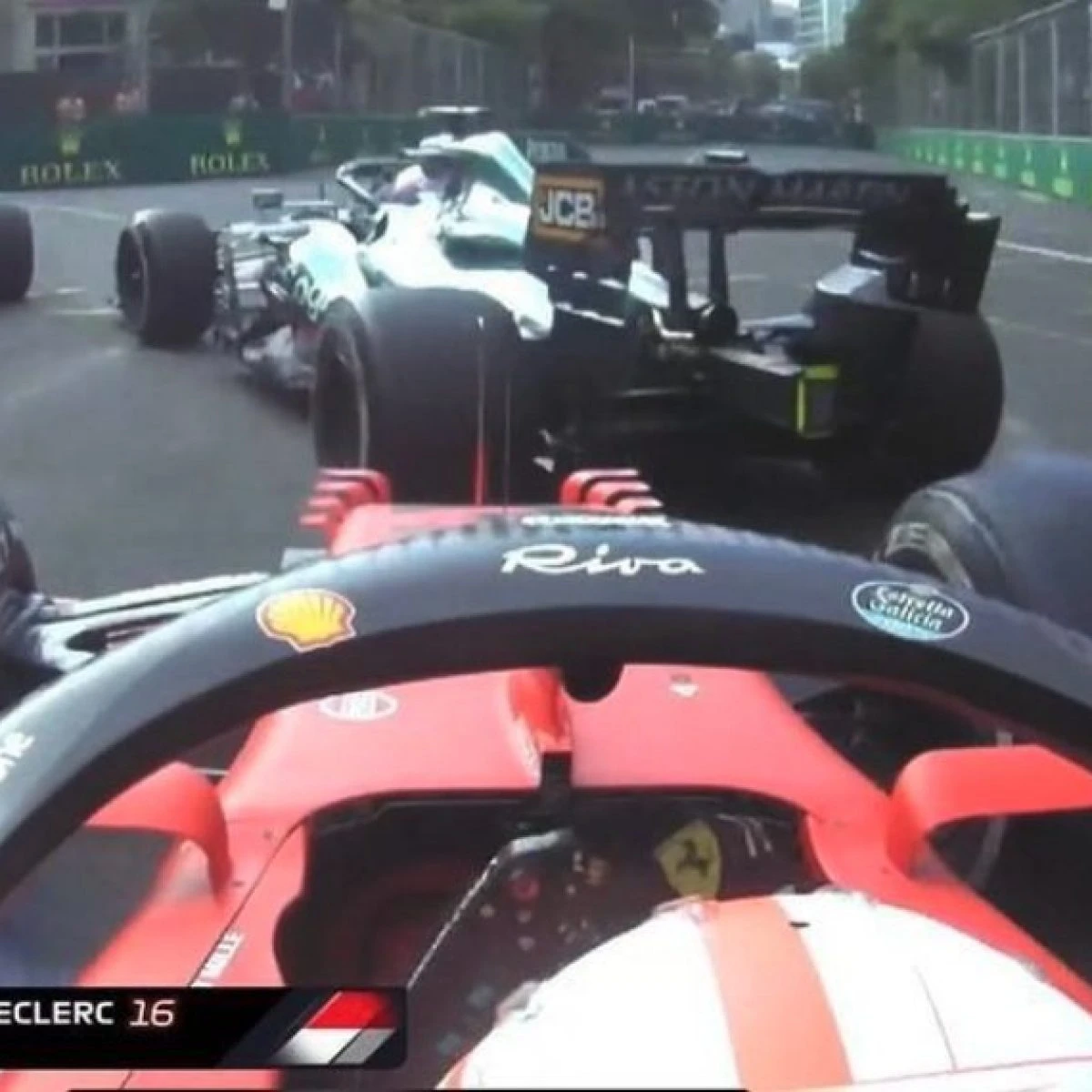 L’avvertimento di Vettel a Leclerc prima del sorpasso a Baku: “Guarda gli specchietti che arrivo”
