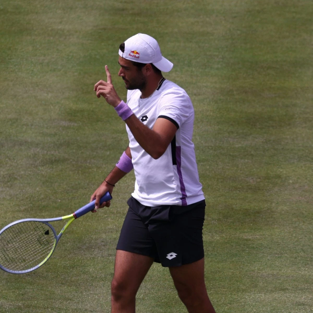 Matteo Berrettini agli ottavi del Queen’s, battuto nel derby italiano Travaglia