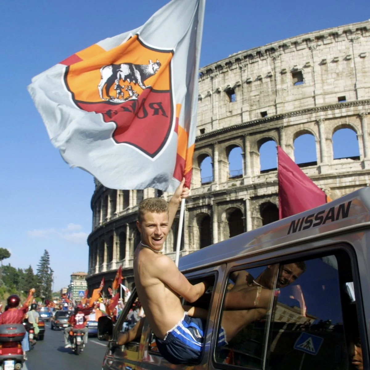Roma giallorossa per un'estate: 20 anni fa la pazza festa per lo scudetto 2001