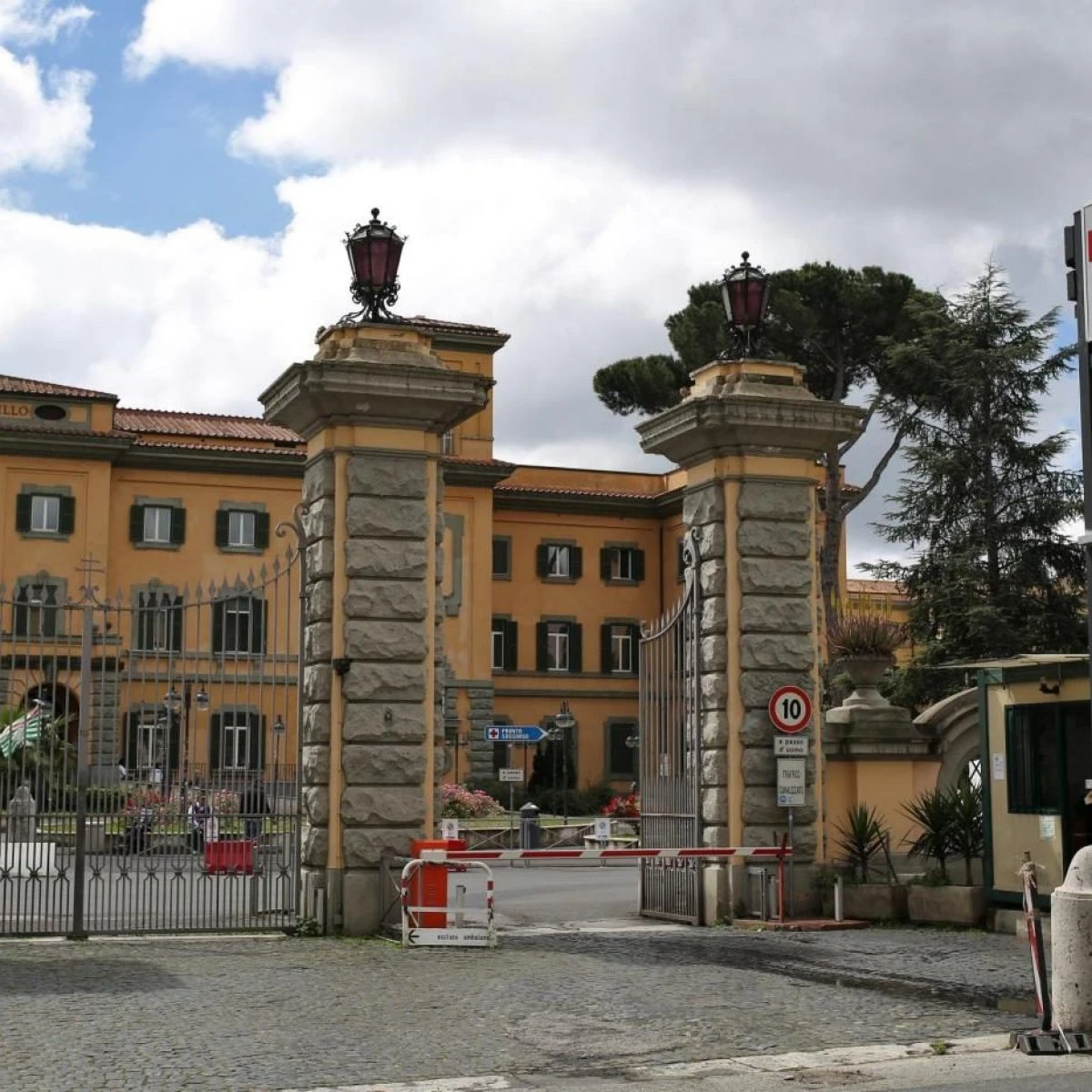 Tangenti e appalti truccati all'ospedale San Camillo: in cinque a processo