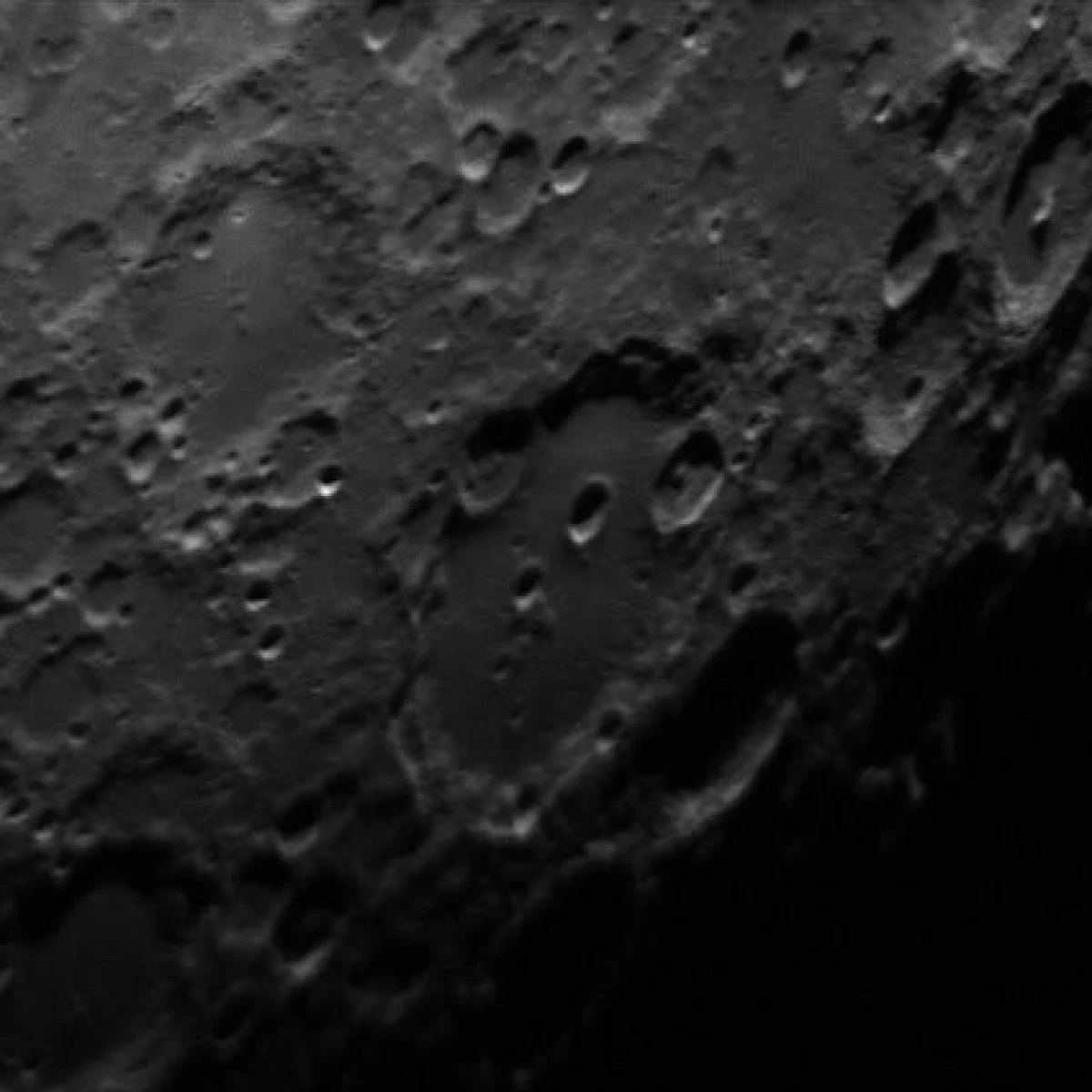 Sulla Luna c’è ossigeno sufficiente per far respirare 8 miliardi di persone per centomila anni