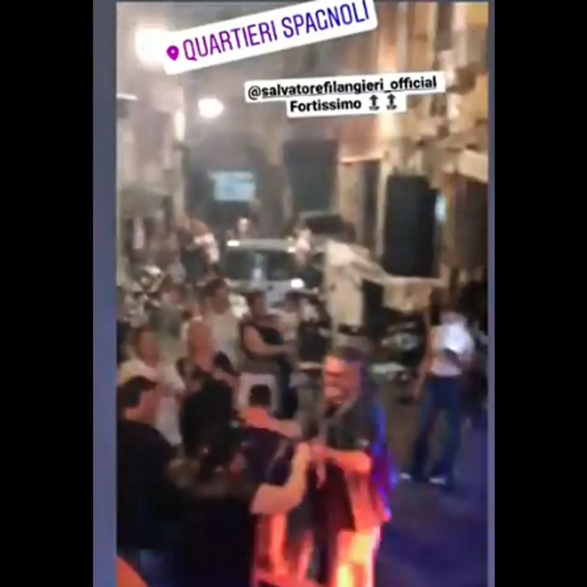 Festa al bambino, palco illegale con 50 persone e cantante neomelodico a Napoli