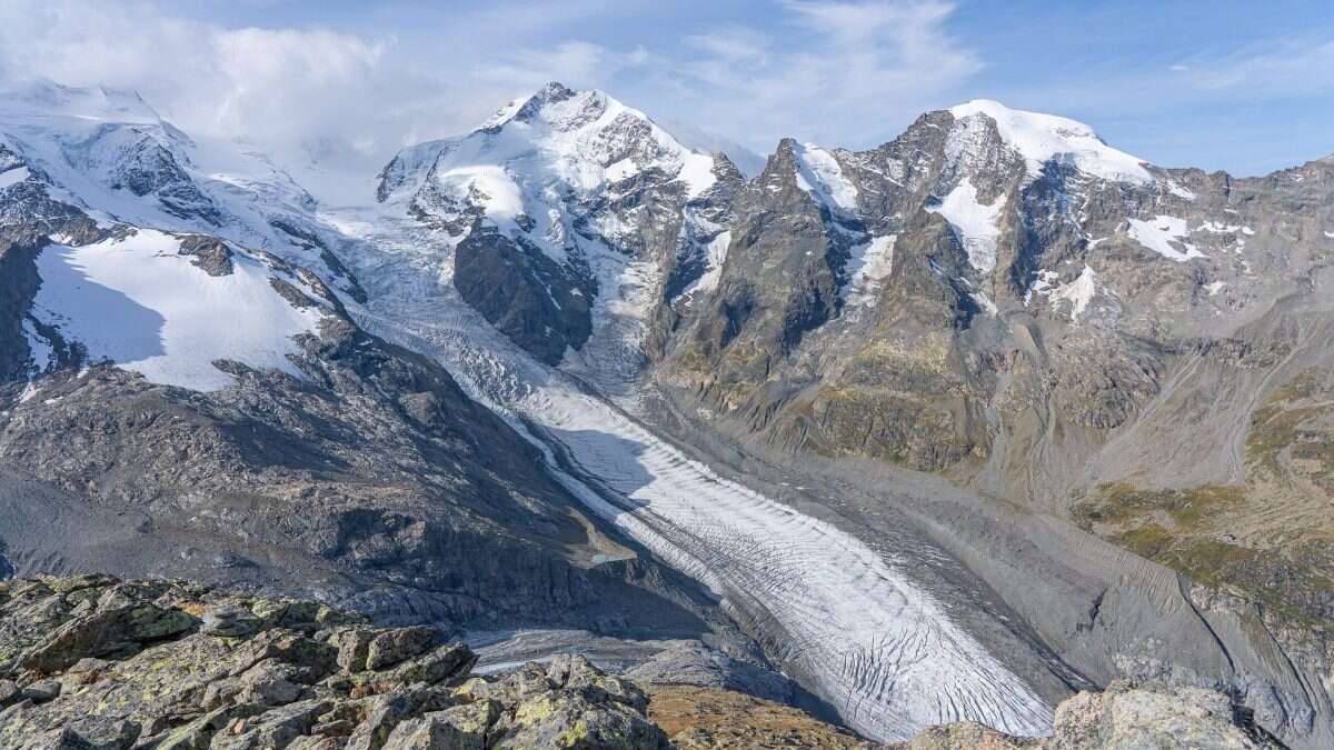 Lo scioglimento dei ghiacciai rilascerà 100mila tonnellate di microbi nell’ambiente: i rischi