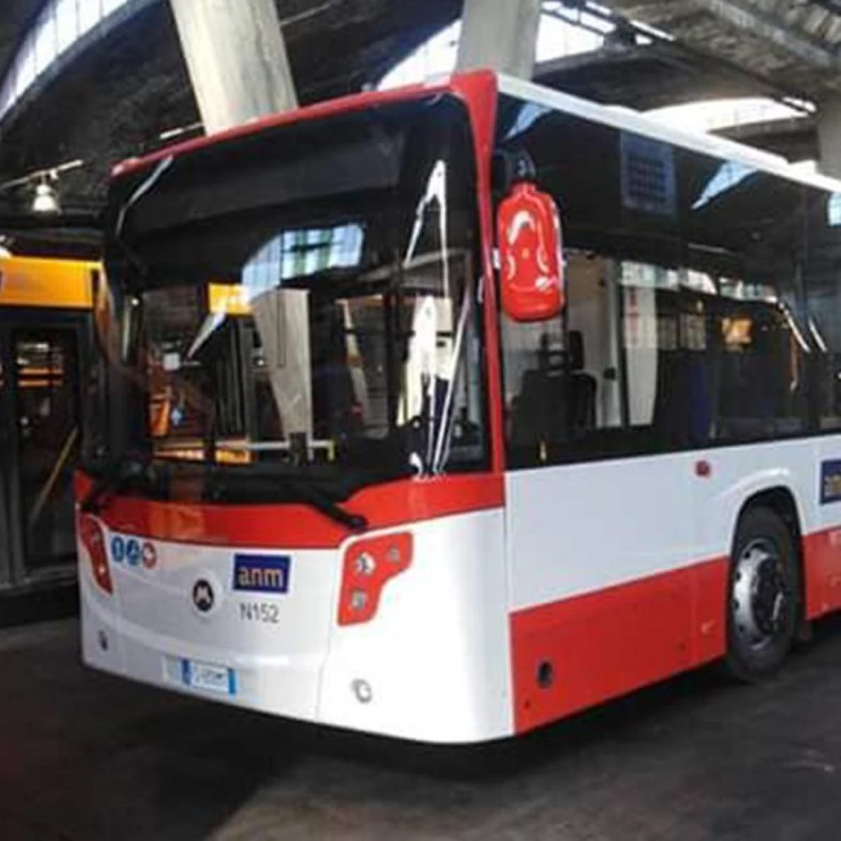 Estate 2021 a Napoli, tornano i pullman notturni: gli orari di Metro, bus e funicolari
