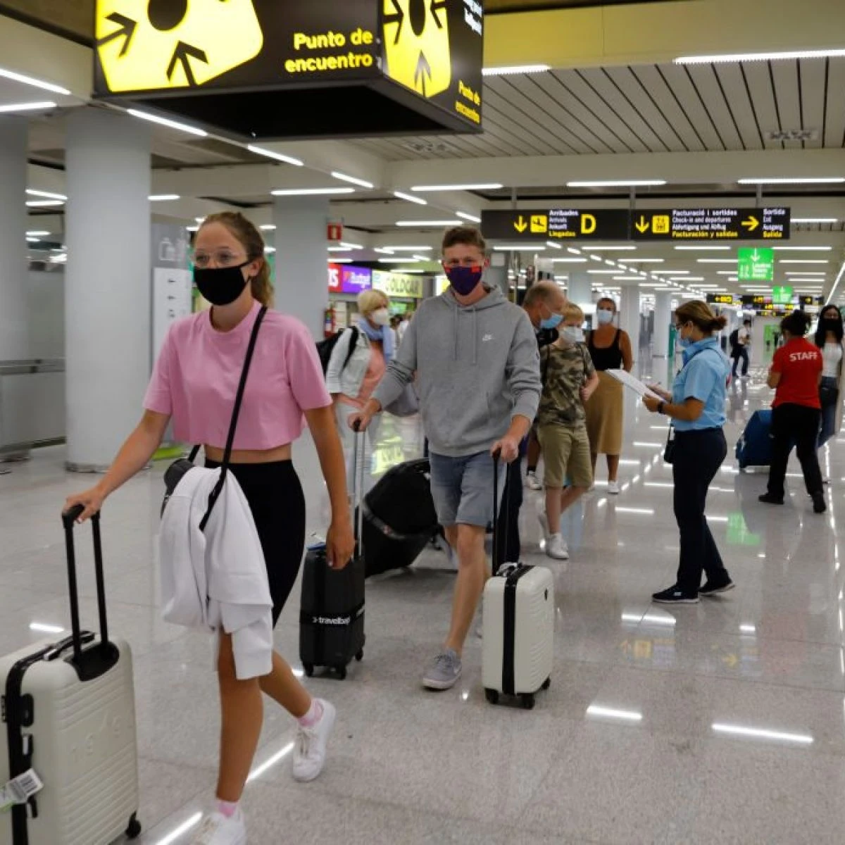 Così la variante “spagnola” si è diffusa con i viaggi dell’estate 2020
