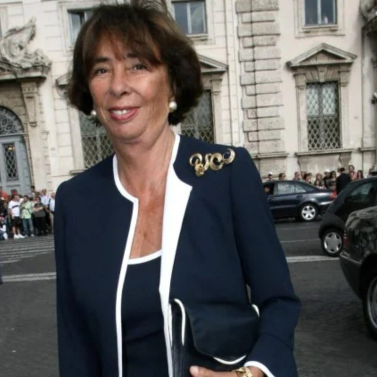 È morta Diana de Feo, giornalista e moglie di Emilio Fede: aveva 84 anni