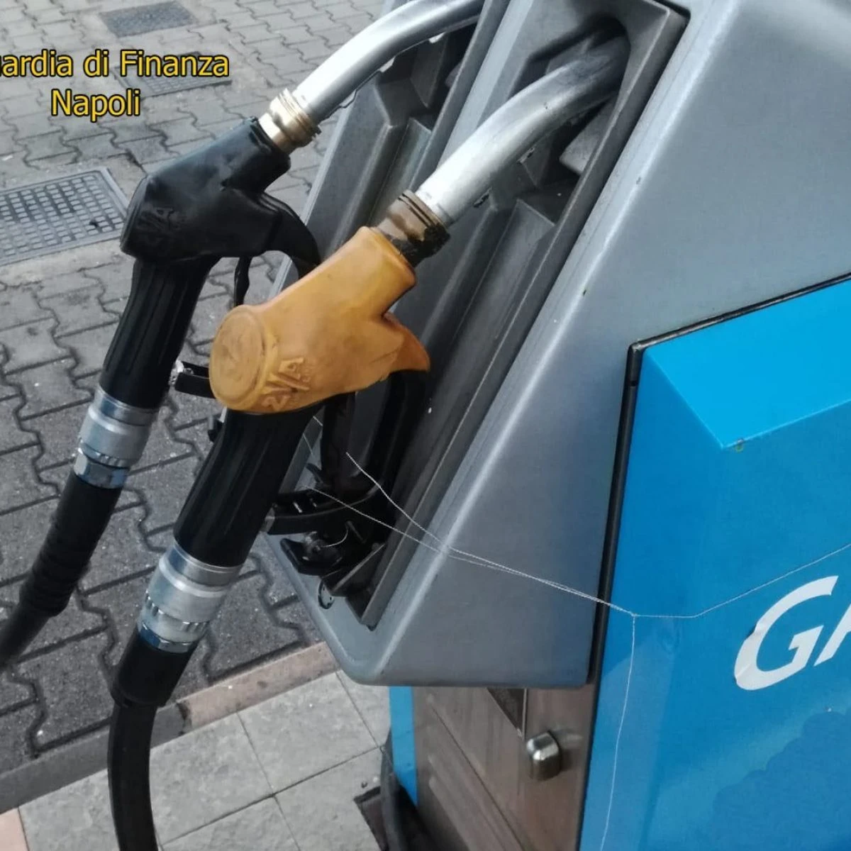Contrabbando di gasolio dalla Spagna a Napoli, sequestri per 18 milioni di euro