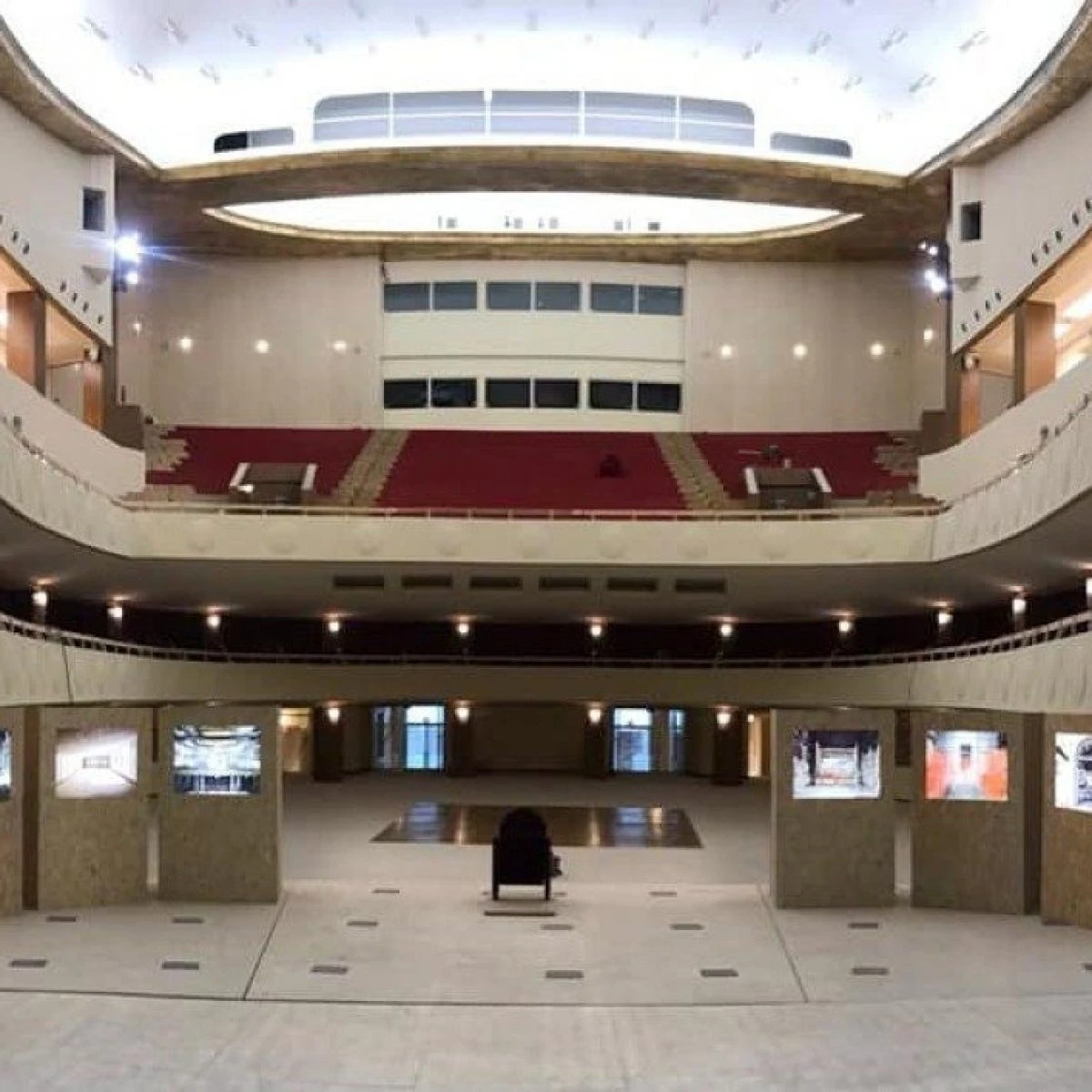 Dopo 22 anni il Teatro Lirico di Milano riapre e sarà intitolato a Giorgio Gaber