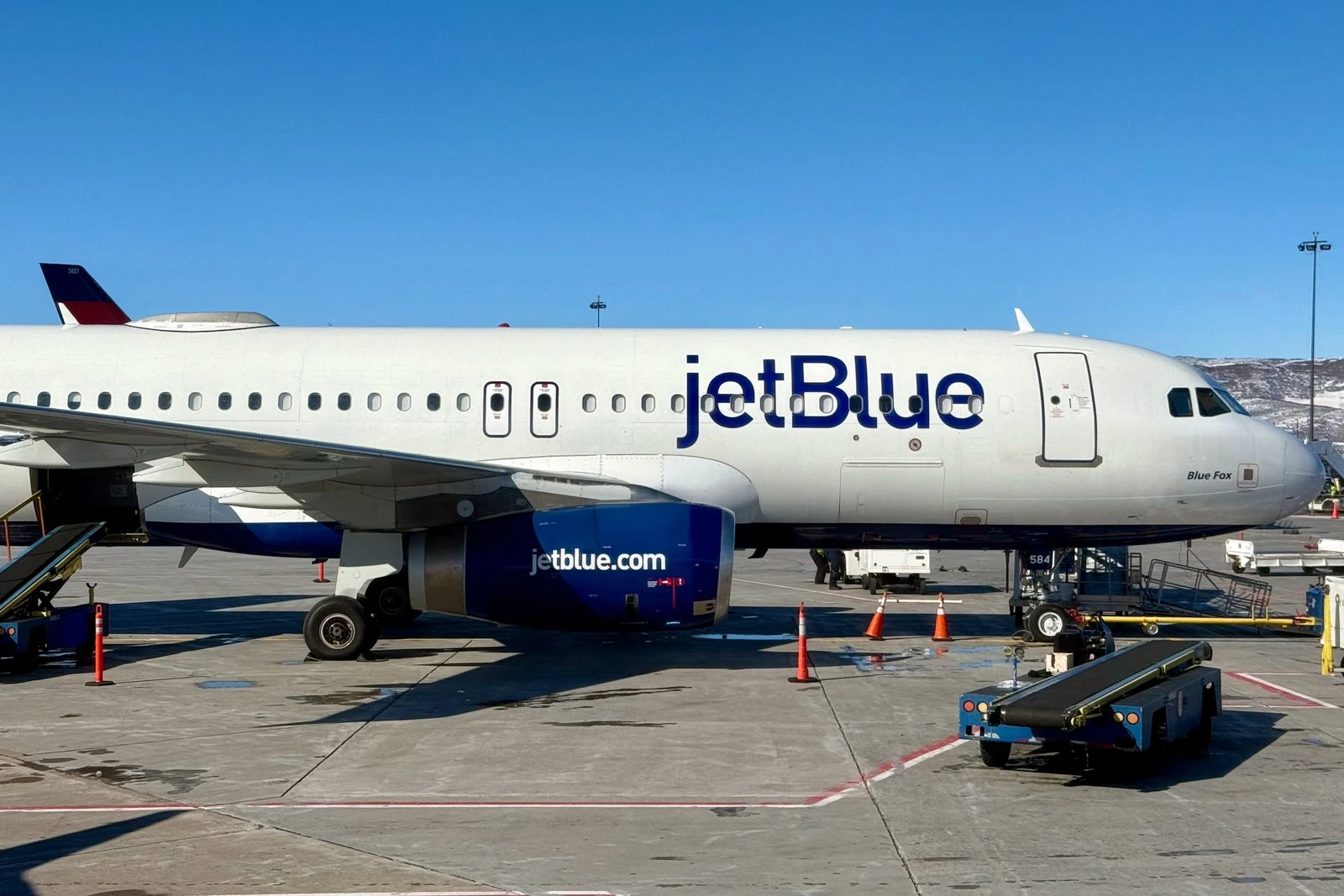 JetBlue cuts 2 Boston routes with barely any notice