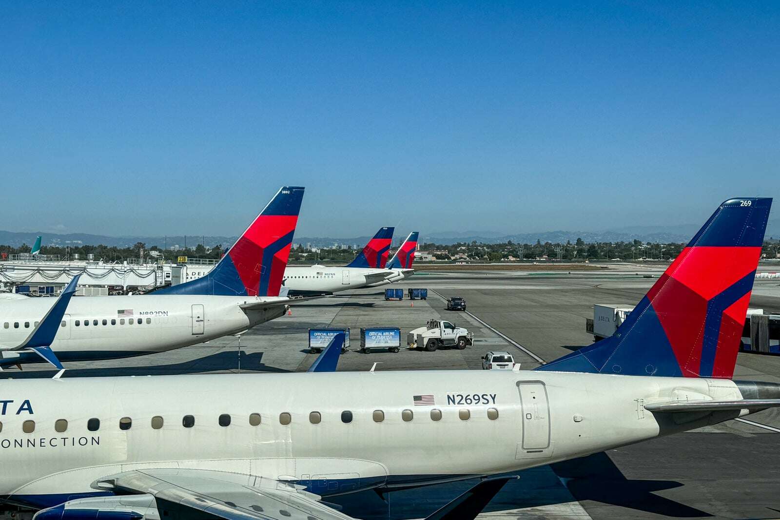 17 ways to earn more Delta SkyMiles, from buying gift cards to using credit cards