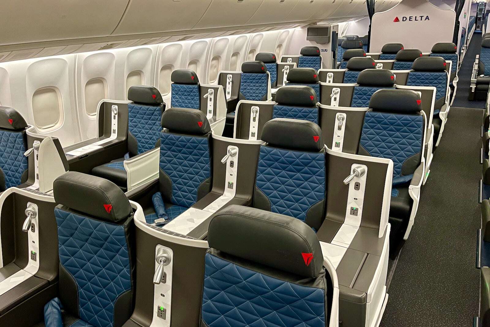 Secure a better seat! The ultimate guide to getting upgraded on Delta flights