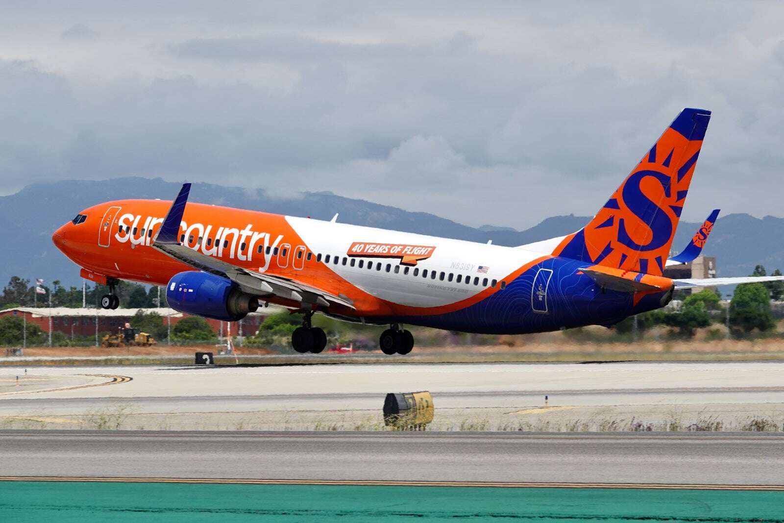 Turf war: Sun Country adds rare single new route against Frontier Airlines