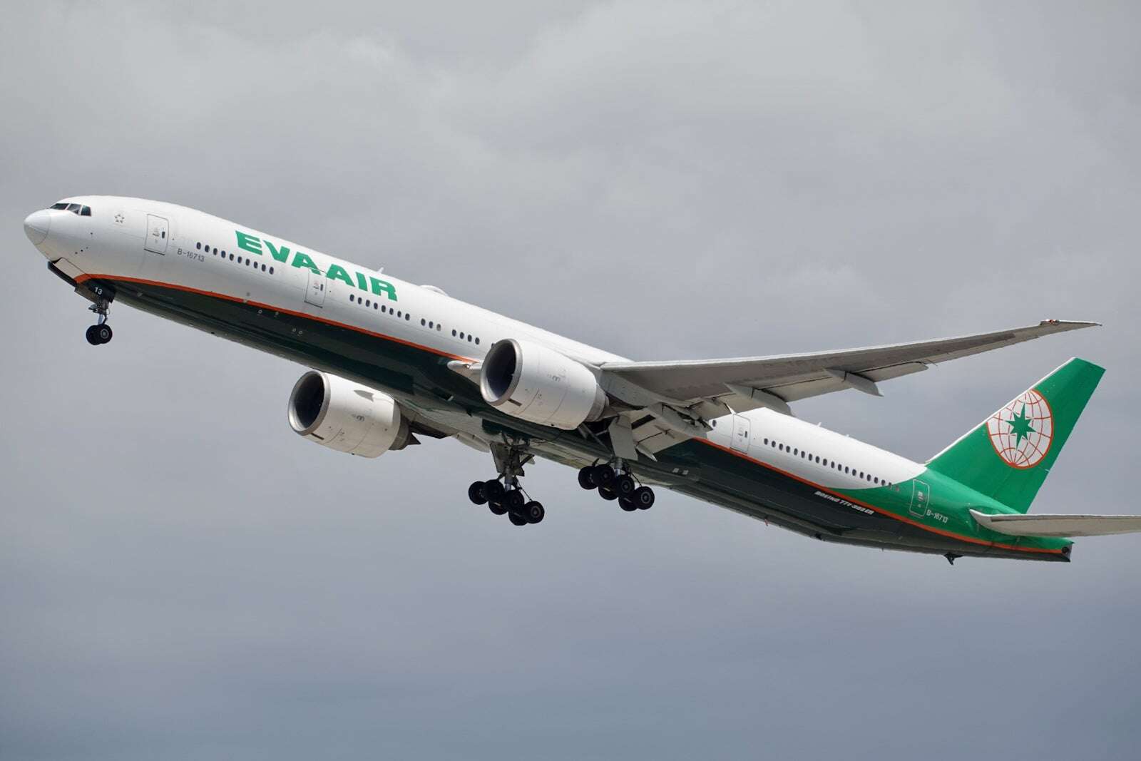 EVA Air plans new business suites, eyes Boeing 777 cabin refresh — and 3 new US cities