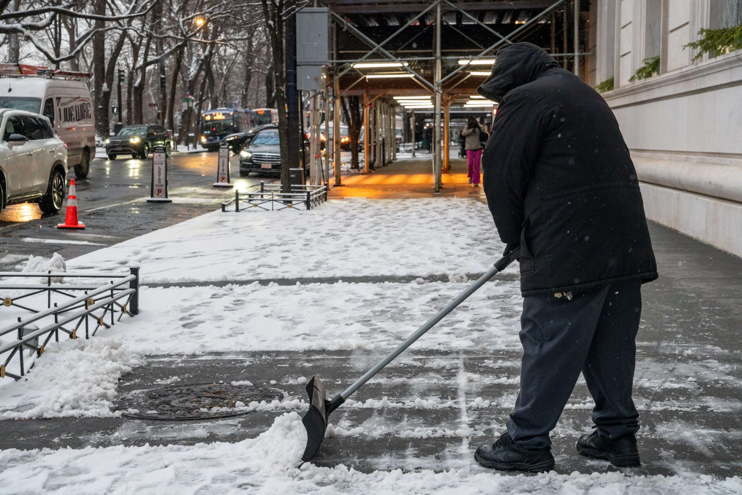 Winter weather snarls flights Tuesday with thousands of cancellations