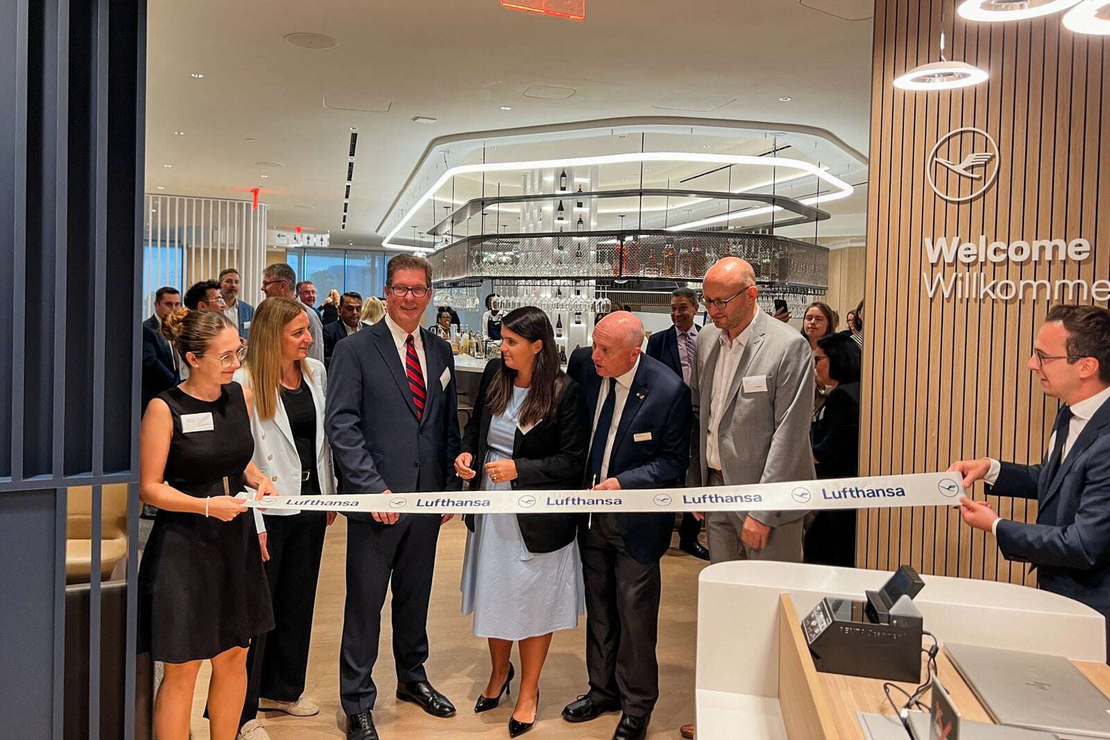 Remade and remodeled: First look at Lufthansa’s shiny new lounge at Newark Liberty