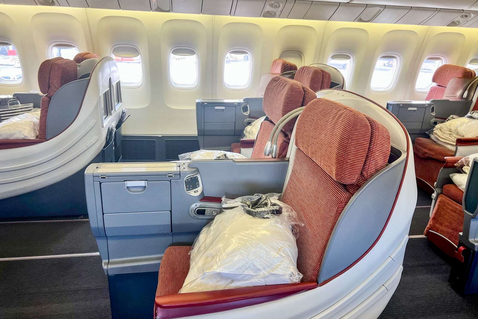 Stylish seats and friendly service: LATAM business class on the Boeing 767