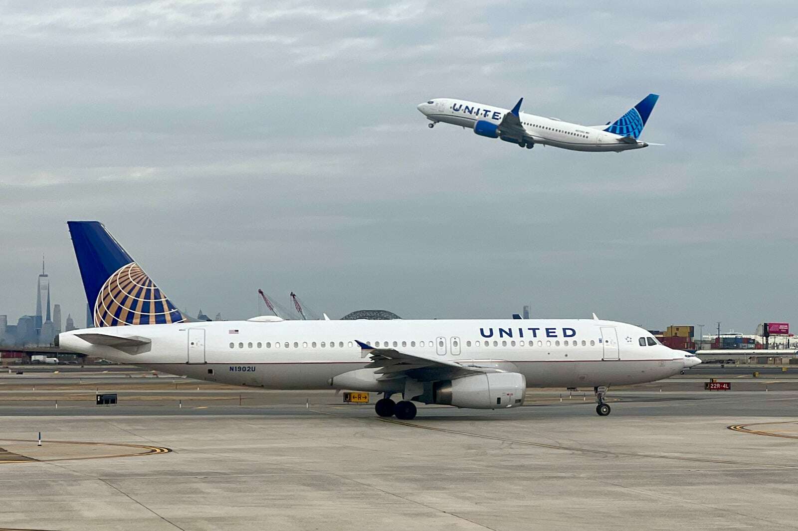 United adds 8 domestic routes, but cuts 4 in shift from Newark to DC