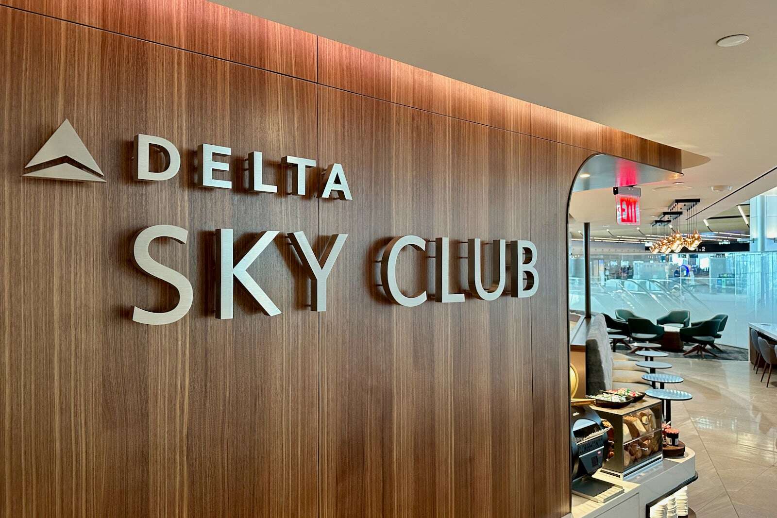 Delta tests ditching customer service desks at 2 Sky Clubs