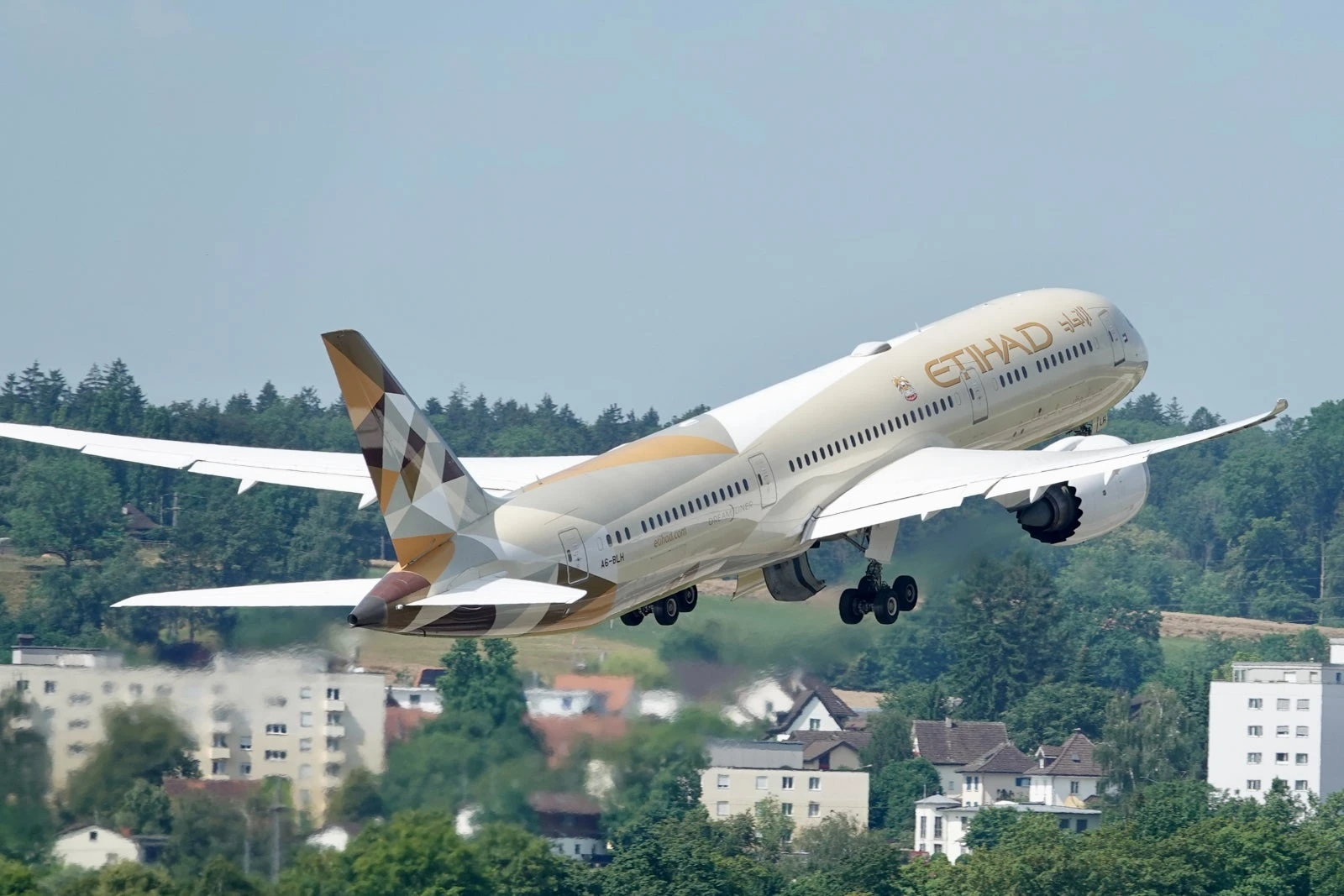 Etihad adds major East Coast hub in latest US expansion, orders dozens of new Boeing jets