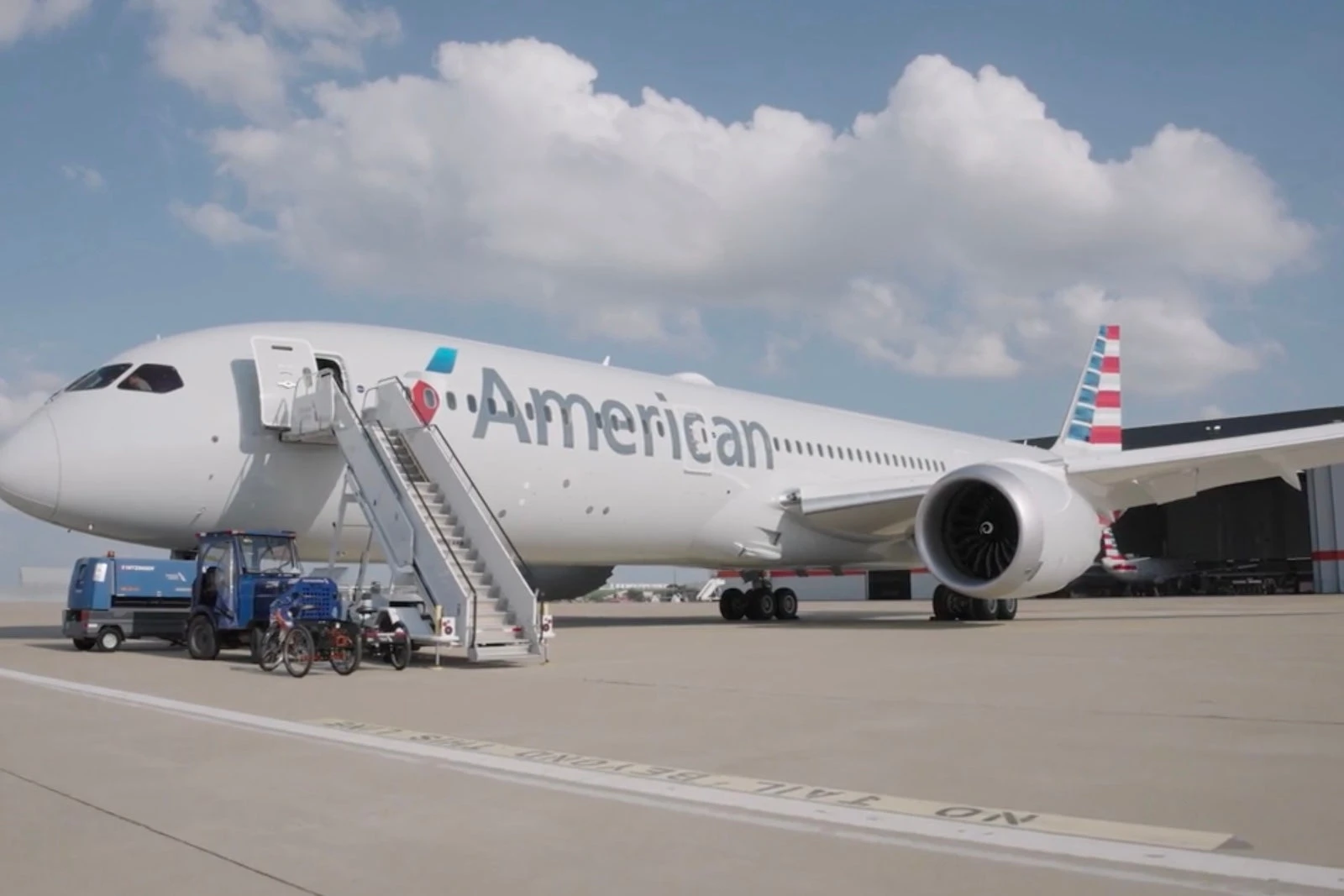 AAdvantage members can now bid miles on a Boeing 787 flight simulator experience