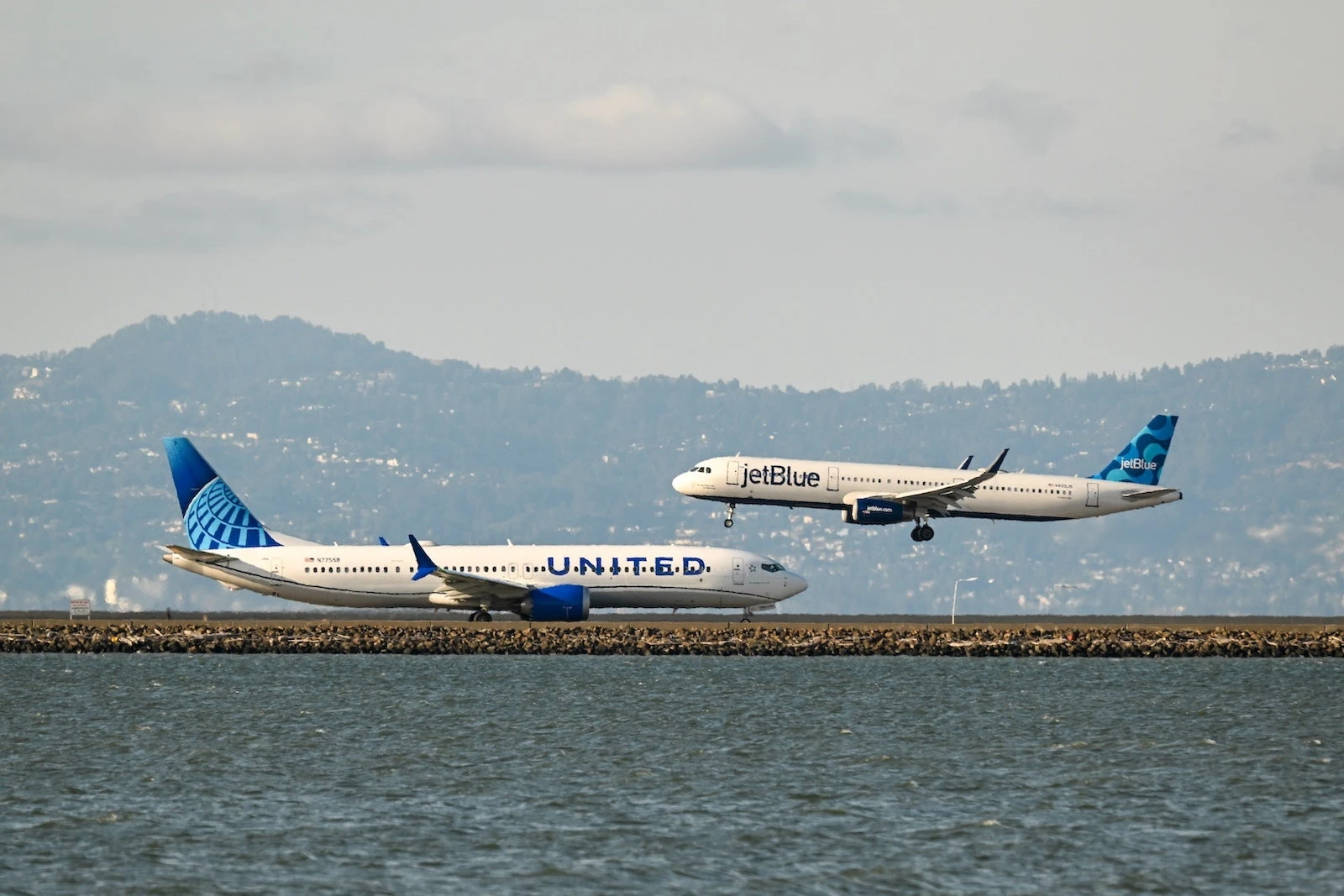 Blockbuster partnership! United Airlines and JetBlue to team up in new alliance called ‘Blue Sky’