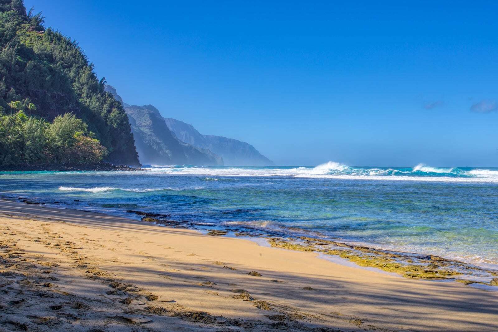 Paradise now: Fly Alaska Airlines to Hawaii from $99 or 7,500 miles each way