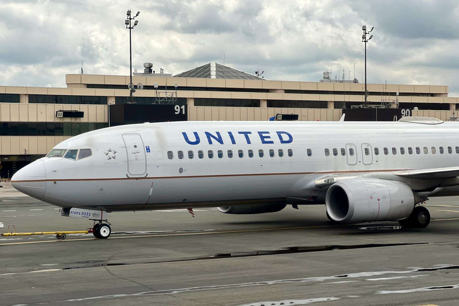 United Airlines baggage fees and how to avoid paying them