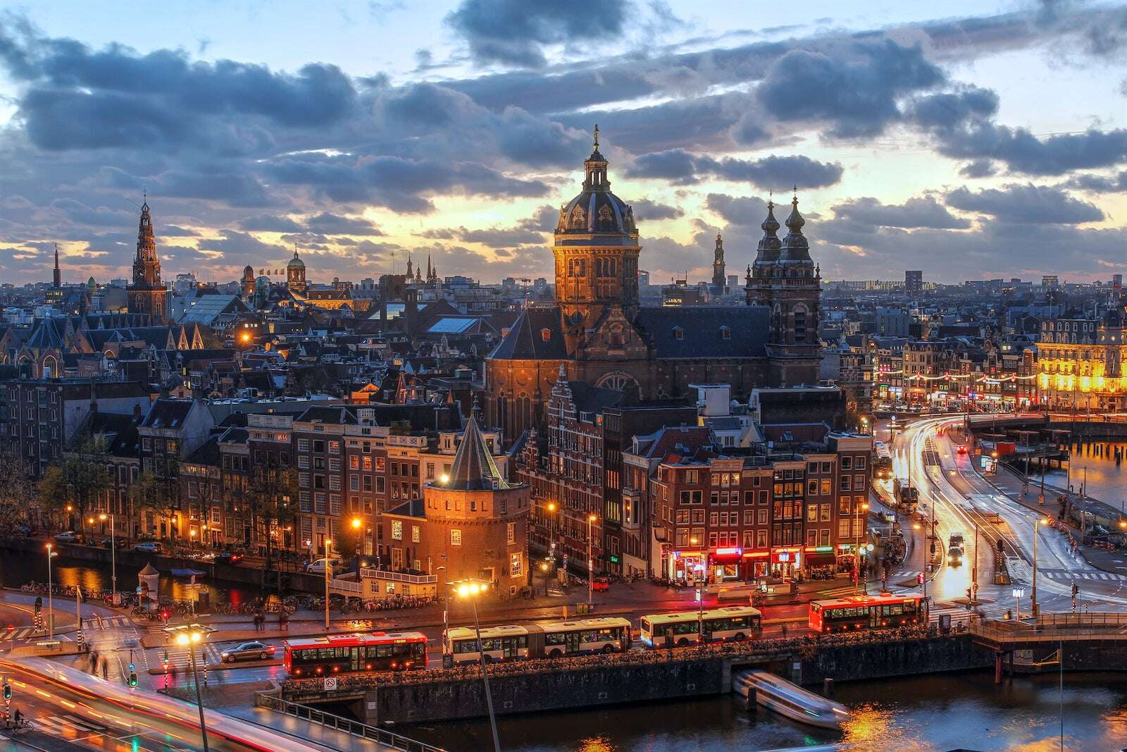 Deal alert: Fly nonstop to Amsterdam from Boston and New York City from $475