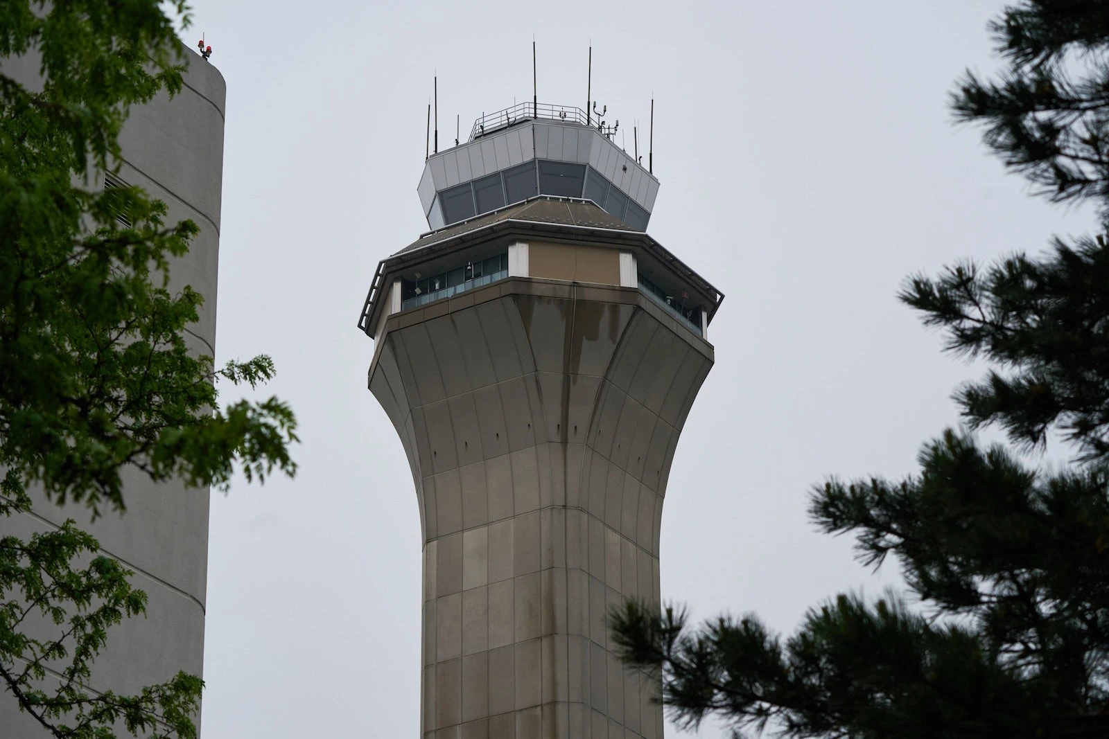 Newark hit by another ATC outage as flight delays keep piling up. Should you avoid the airport?