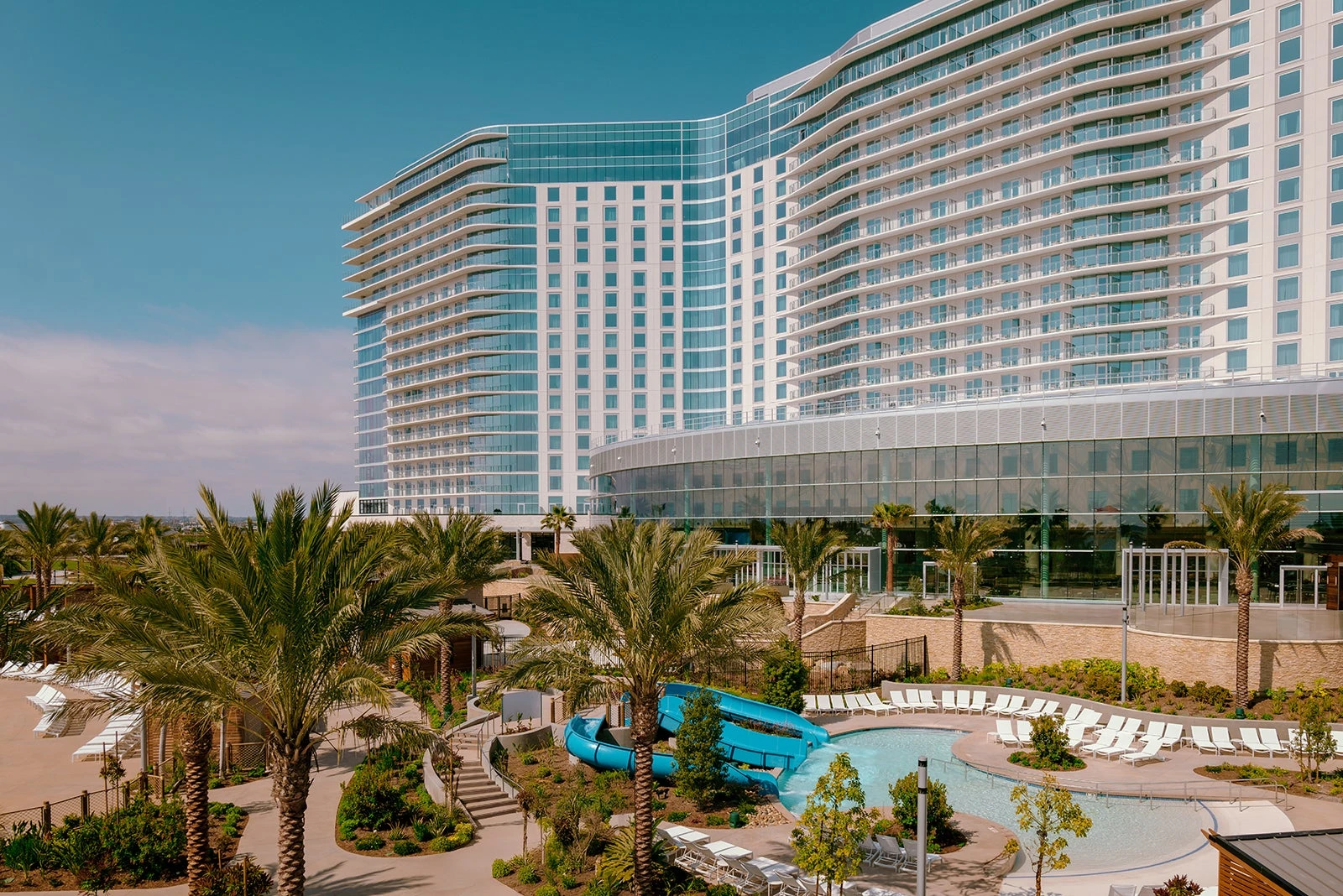 TPG Exclusive: California’s first Gaylord Resort features 1,600 guest rooms, a 4.25-acre water park and a dozen restaurants