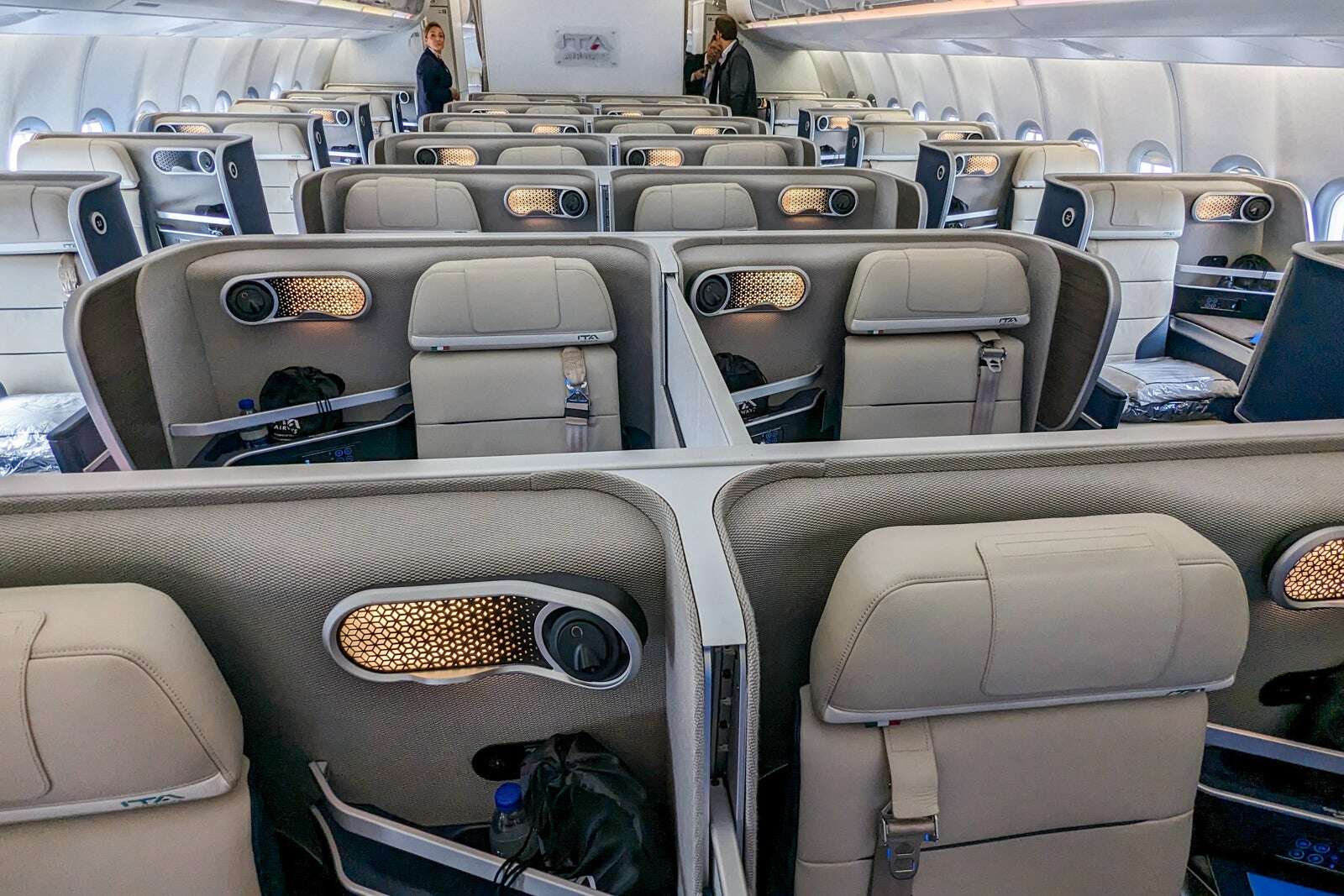 A review of ITA Airways business class on the A330neo from Rome