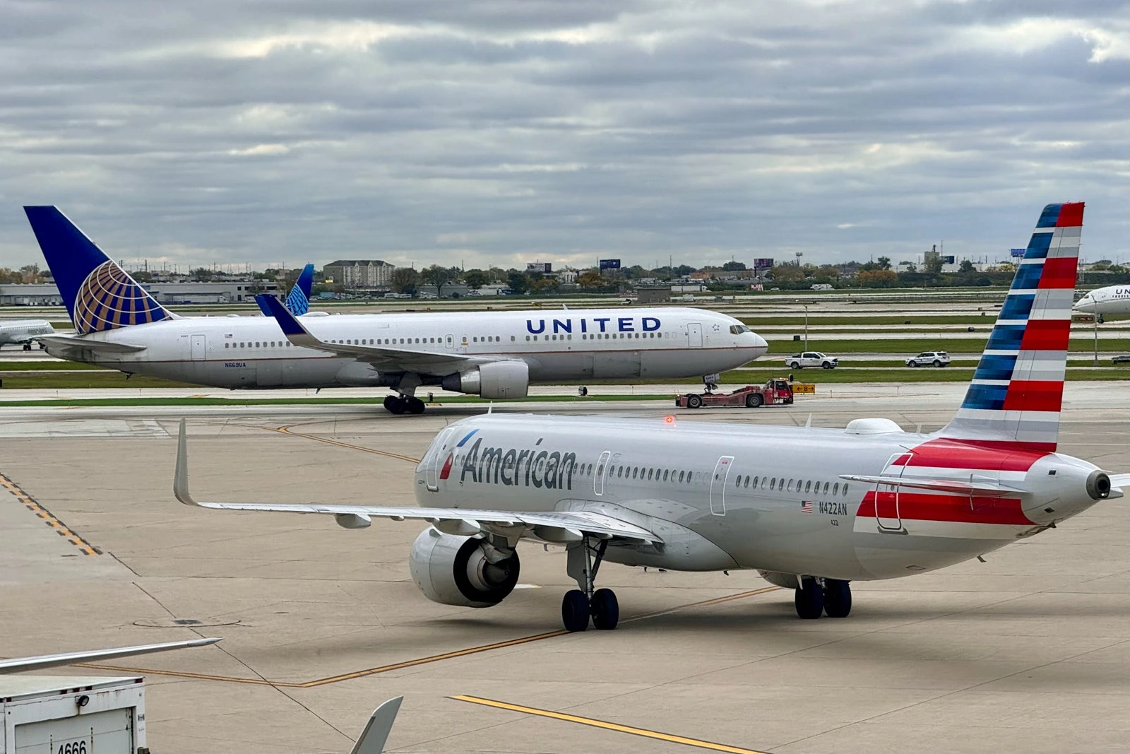United, American up the ante in battle for Chicago supremacy
