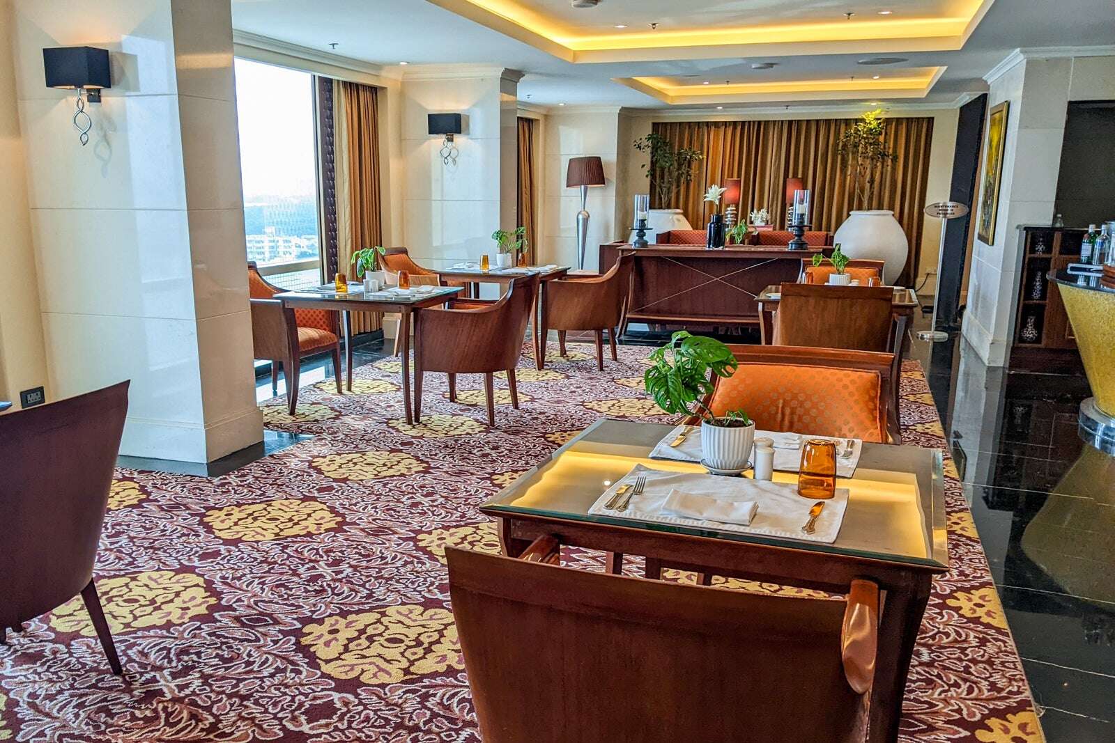 Free breakfast and more: A beginners guide to hotel lounges