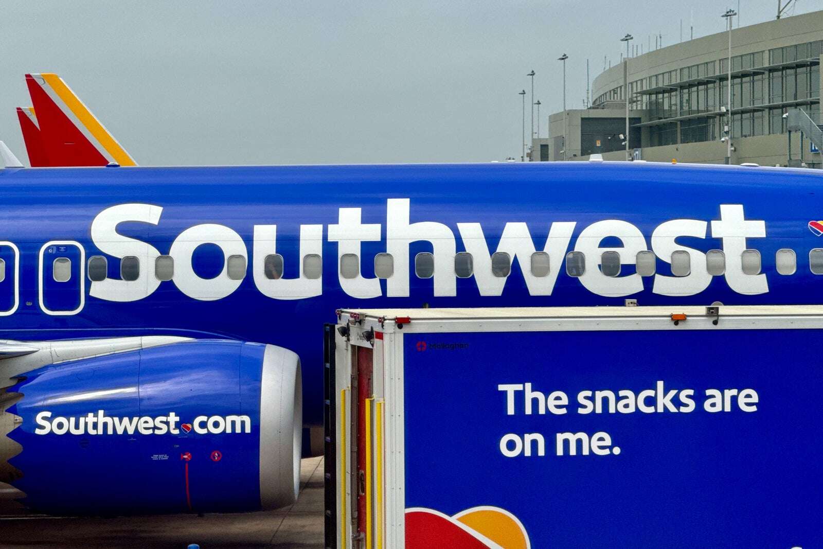 Southwest just added 31 last-minute Super Bowl flights: How the airline courts sports fans