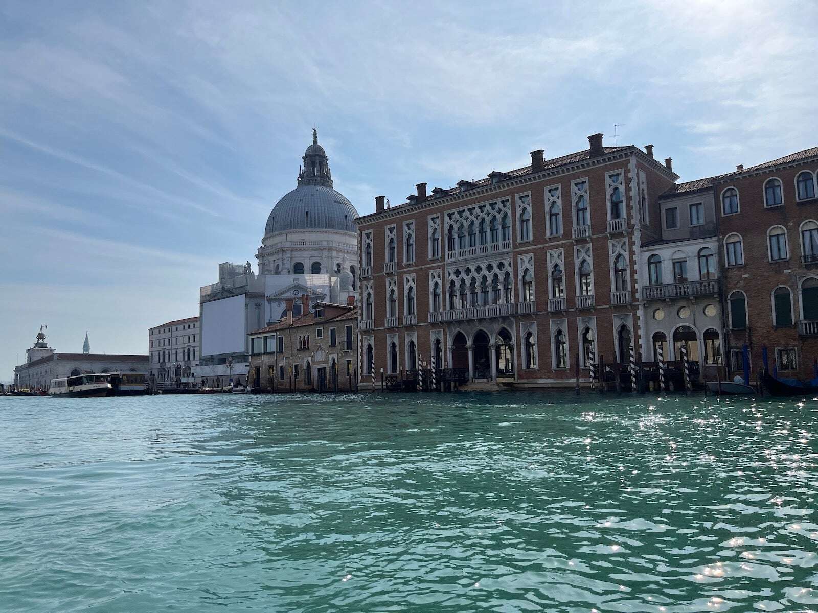 Daily tourism tax and tour group cap coming to Venice this year