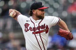Rangers add veteran reliever Kirby Yates to bolster bullpen
