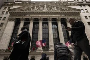 Wall Street returns to record heights as yields ease