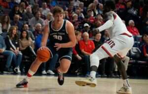 UH men’s hoops team gets commitment from 6-10, 275-pound center