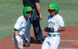 Hawaii baseball team defeats Ole Miss, 13-4