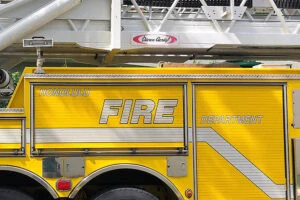 Honolulu firefighters extinguish building fire in Kalihi