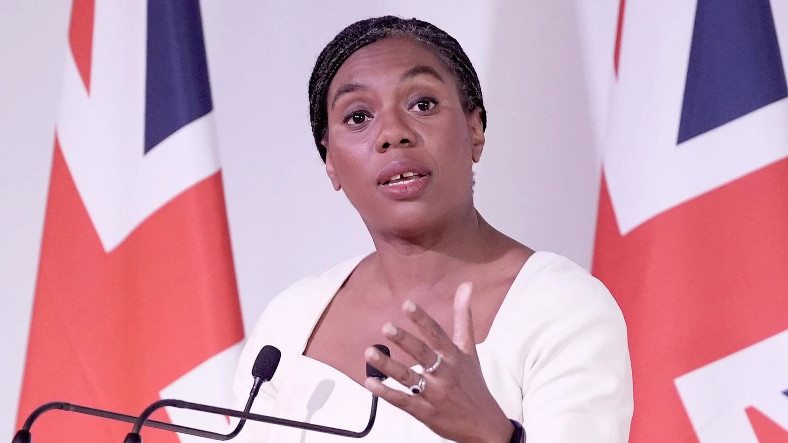 Badenoch reveals her conditions for helping Starmer with 'out of control' welfare spending