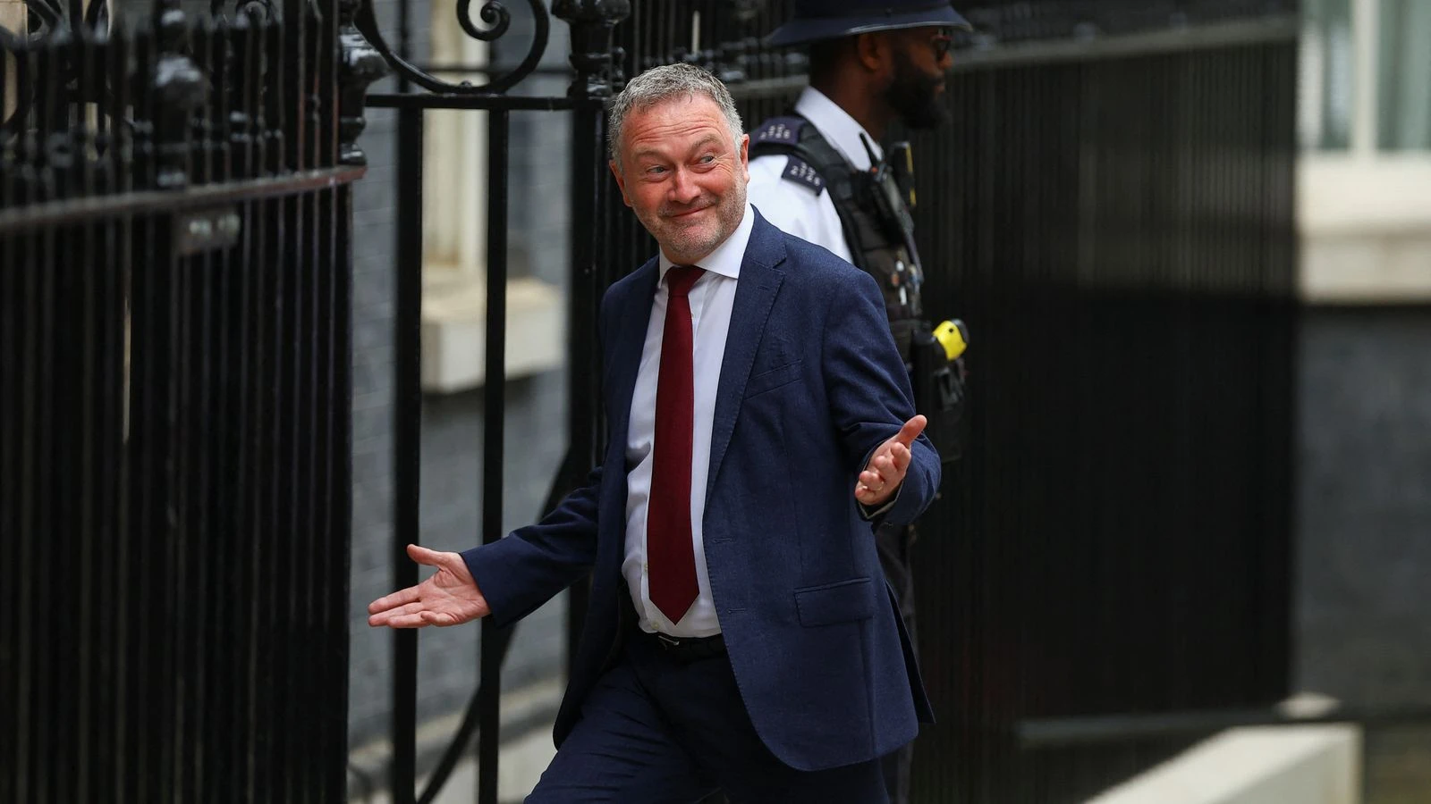 Bigger compensation more often - environment minister announces water company reforms