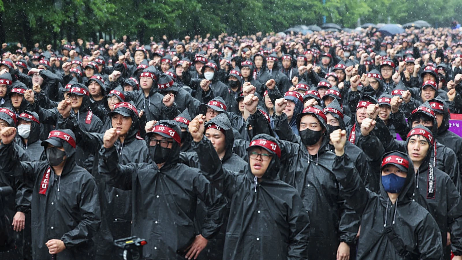 Samsung union steps up pay fight with indefinite strike