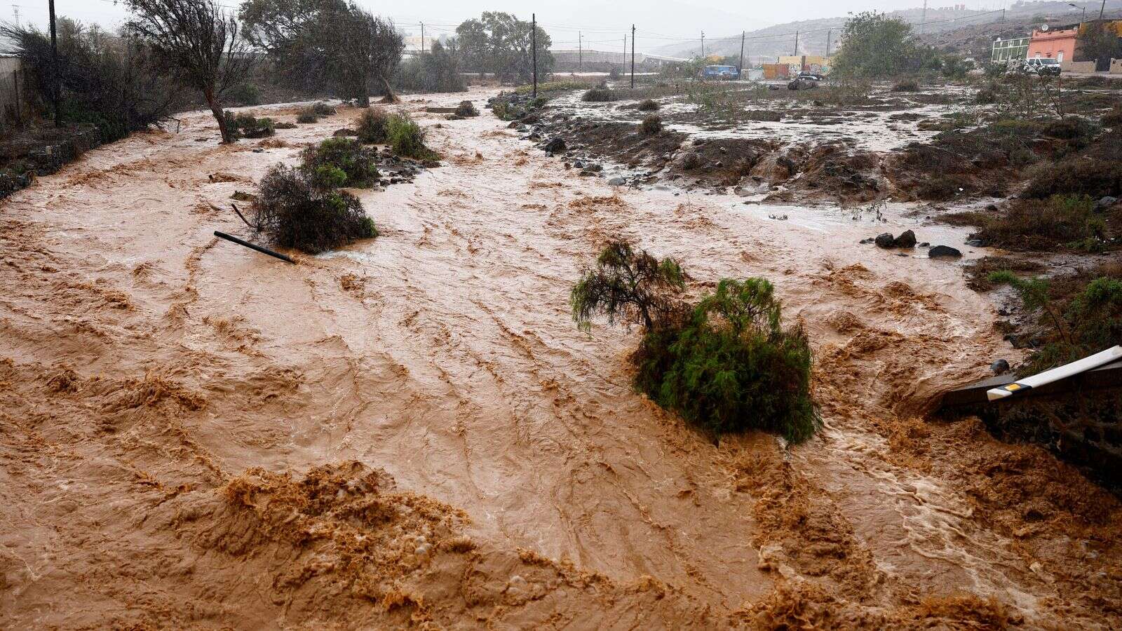 Flash floods in Gran Canaria sweep cars into sea