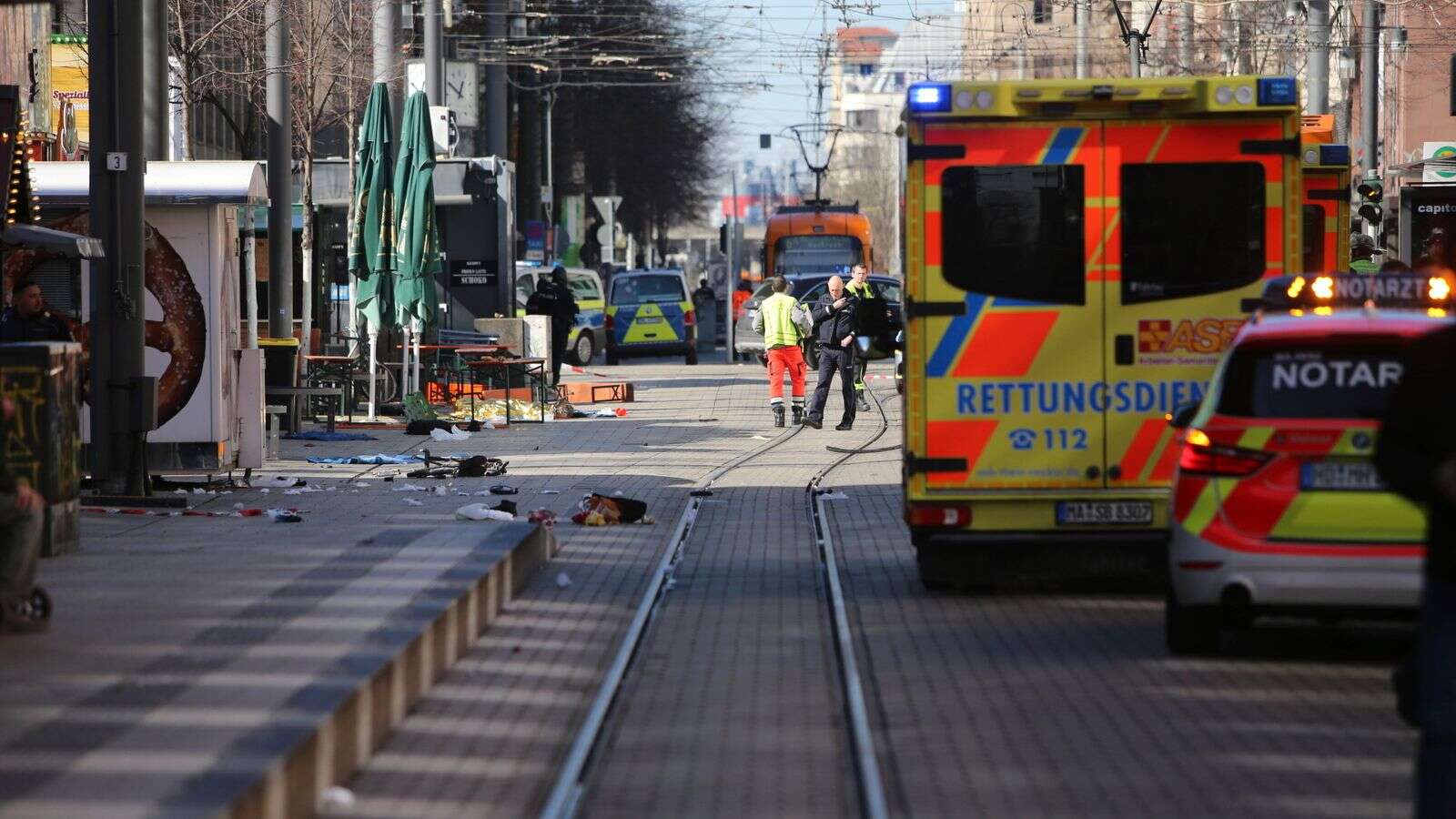 Police operation in centre of German city as people urged to avoid area