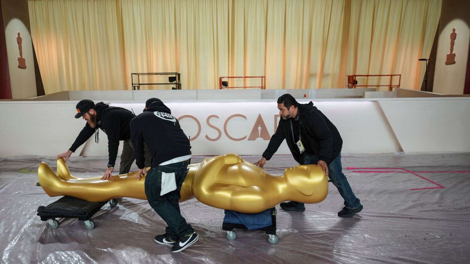 It's Oscars night! Countdown to the red carpet as preparation begins