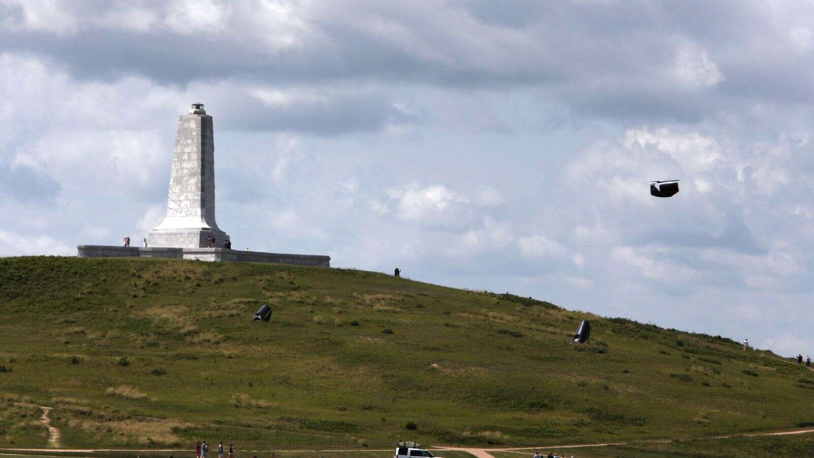 Multiple killed in plane crash near memorial to Wright brothers