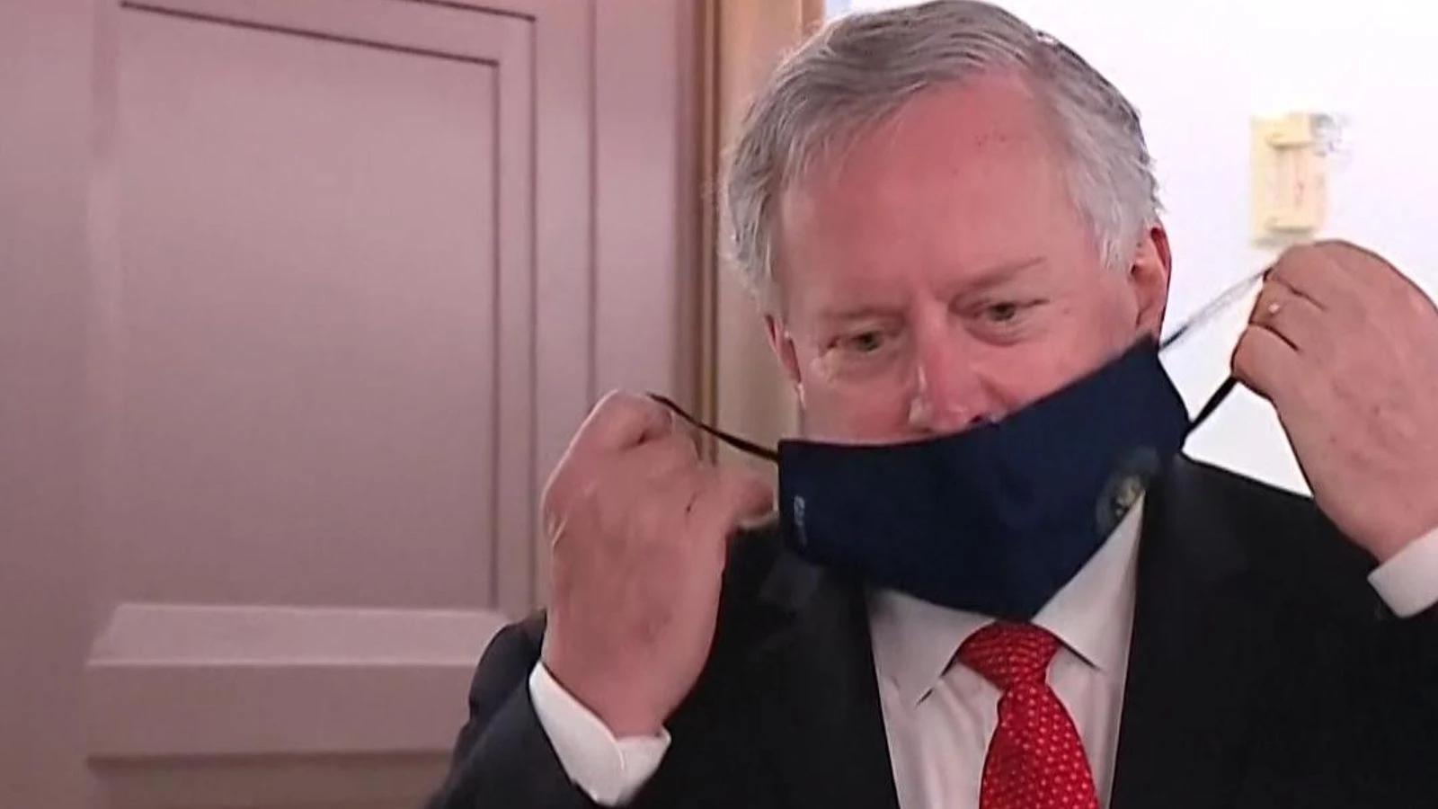 Trump aide refuses to speak to reporters with mask on