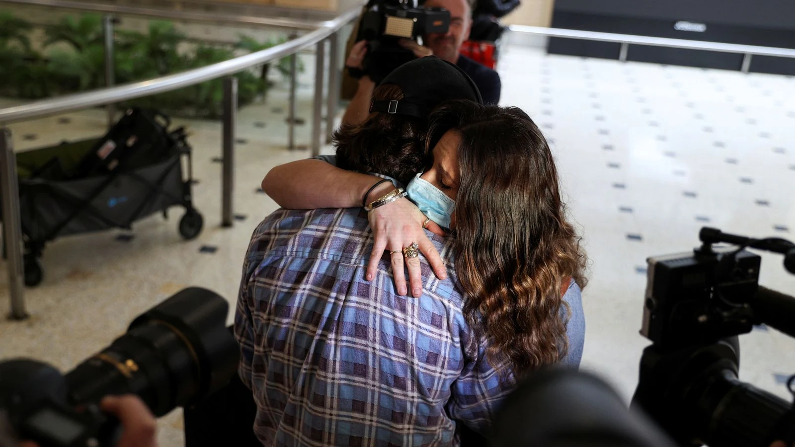 Number of stranded Australians allowed to return home increased as restrictions eased